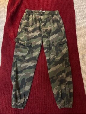 No Boundaries Camouflage Cargo Jogger Pants - Olive Green